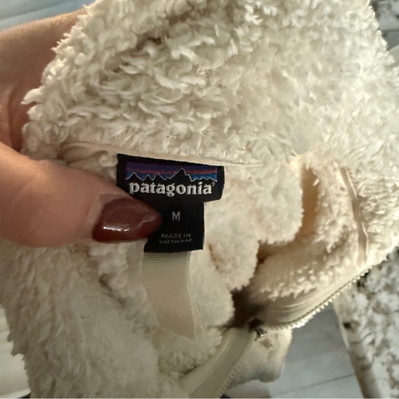 Patagonia cream/ white sherpa quarter zip sweater - Picture 6 of 6